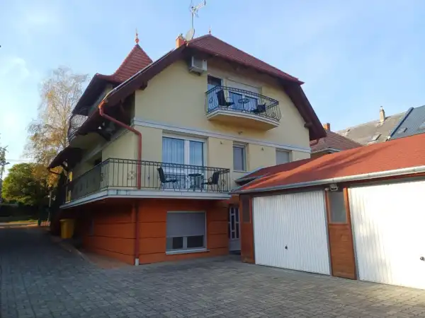 Eladó családi ház, Hévíz 11 szoba 300 m² 206.04 M Ft
