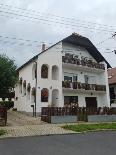 Eladó családi ház, Hévíz 8 szoba 300 m² 165.91 M Ft