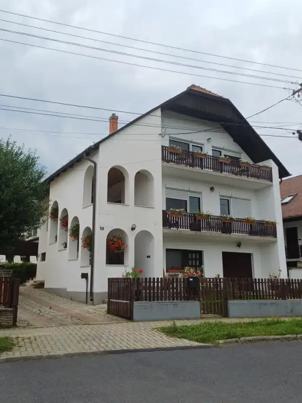 Eladó családi ház, Hévíz 8 szoba 300 m² 179.86 M Ft