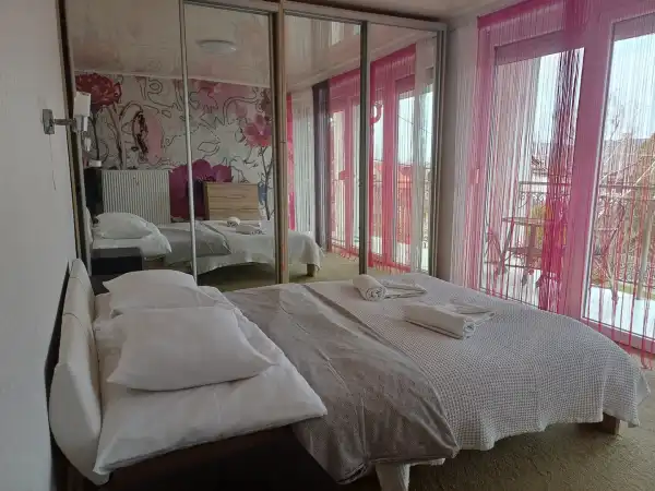 Eladó családi ház, Hévíz 12 szoba 350 m² 145.44 M Ft