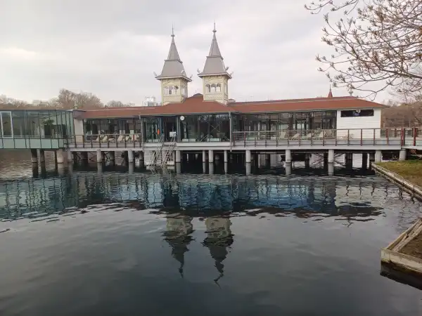 Eladó családi ház, Hévíz 9 szoba 280 m² 119.9 M Ft