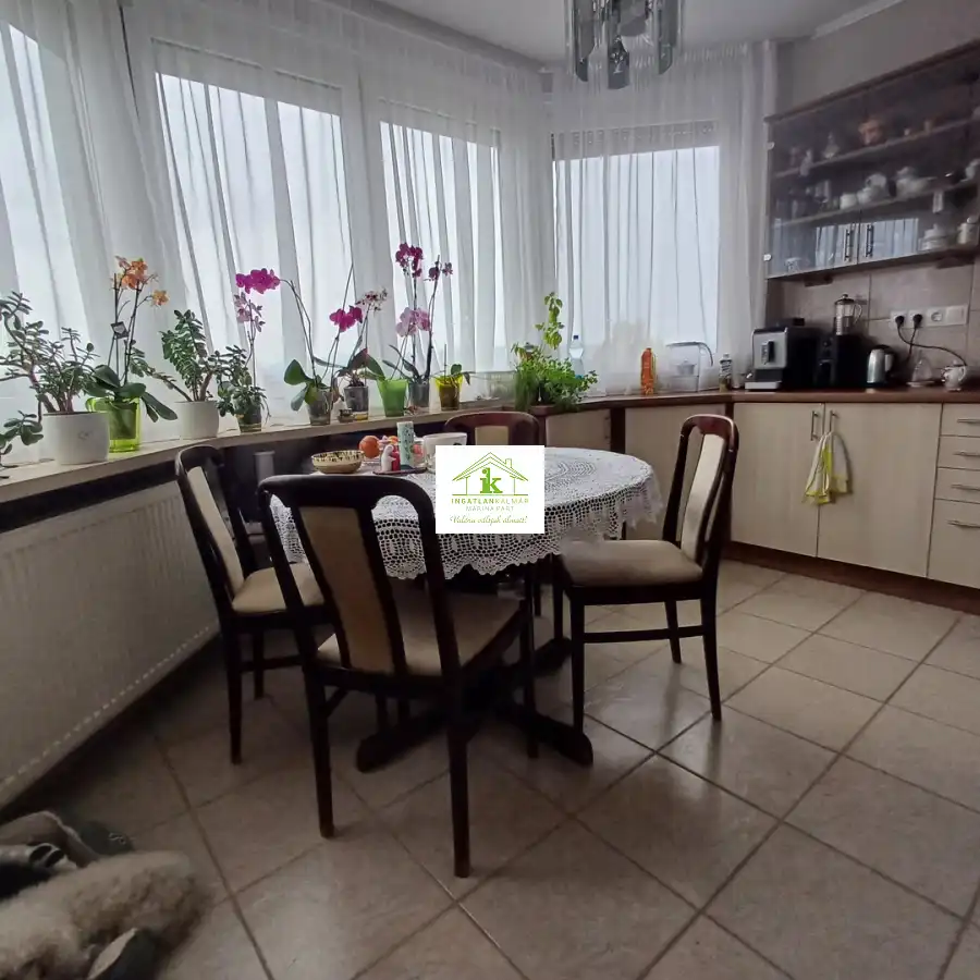 eladó téglalakás, Hévíz